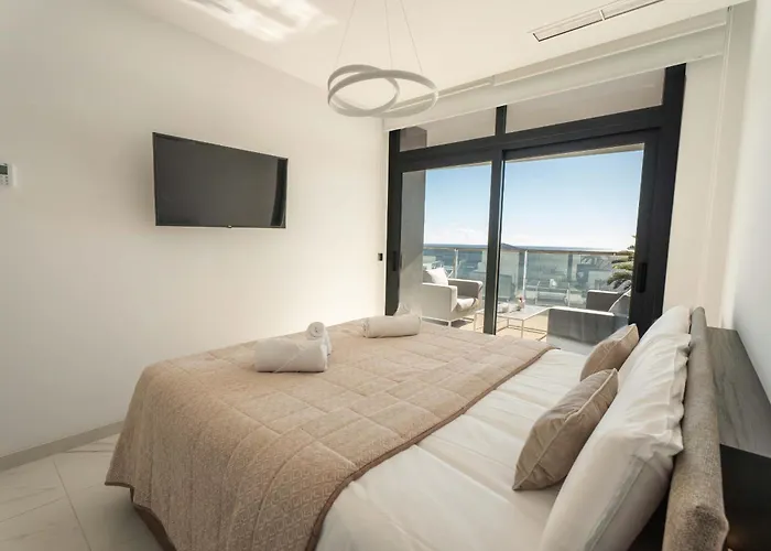 Mediterranean Sunset Cliffs Apartmán *