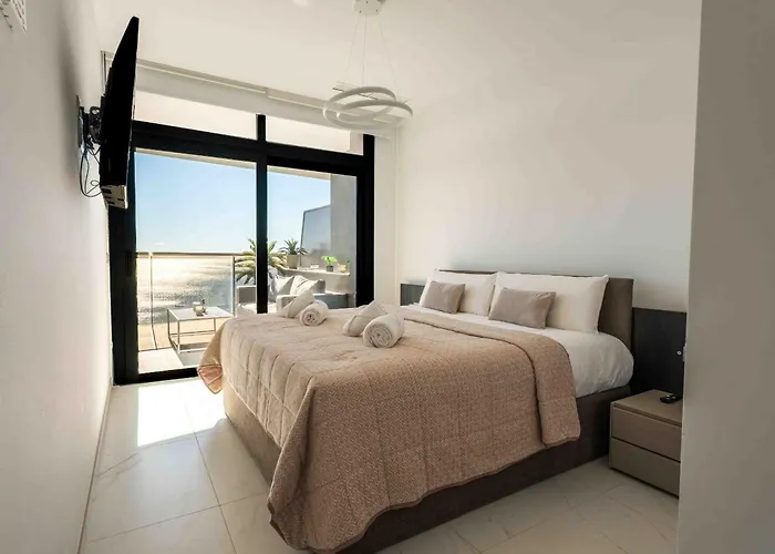 Mediterranean Sunset Cliffs Apartmán
